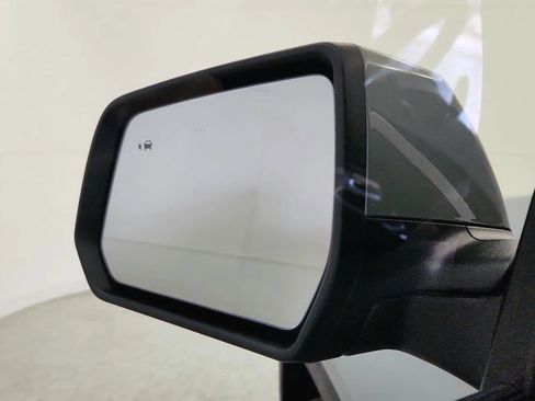 Used 2023 Chevrolet Traverse LT FWD image 16