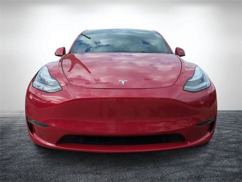 Used 2022 Tesla Model Y Long Range image 9