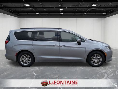 Used 2020 Chrysler Voyager Lxi image 6