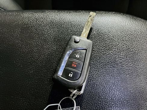Used 2021 Toyota RAV4 LE FWD image 35