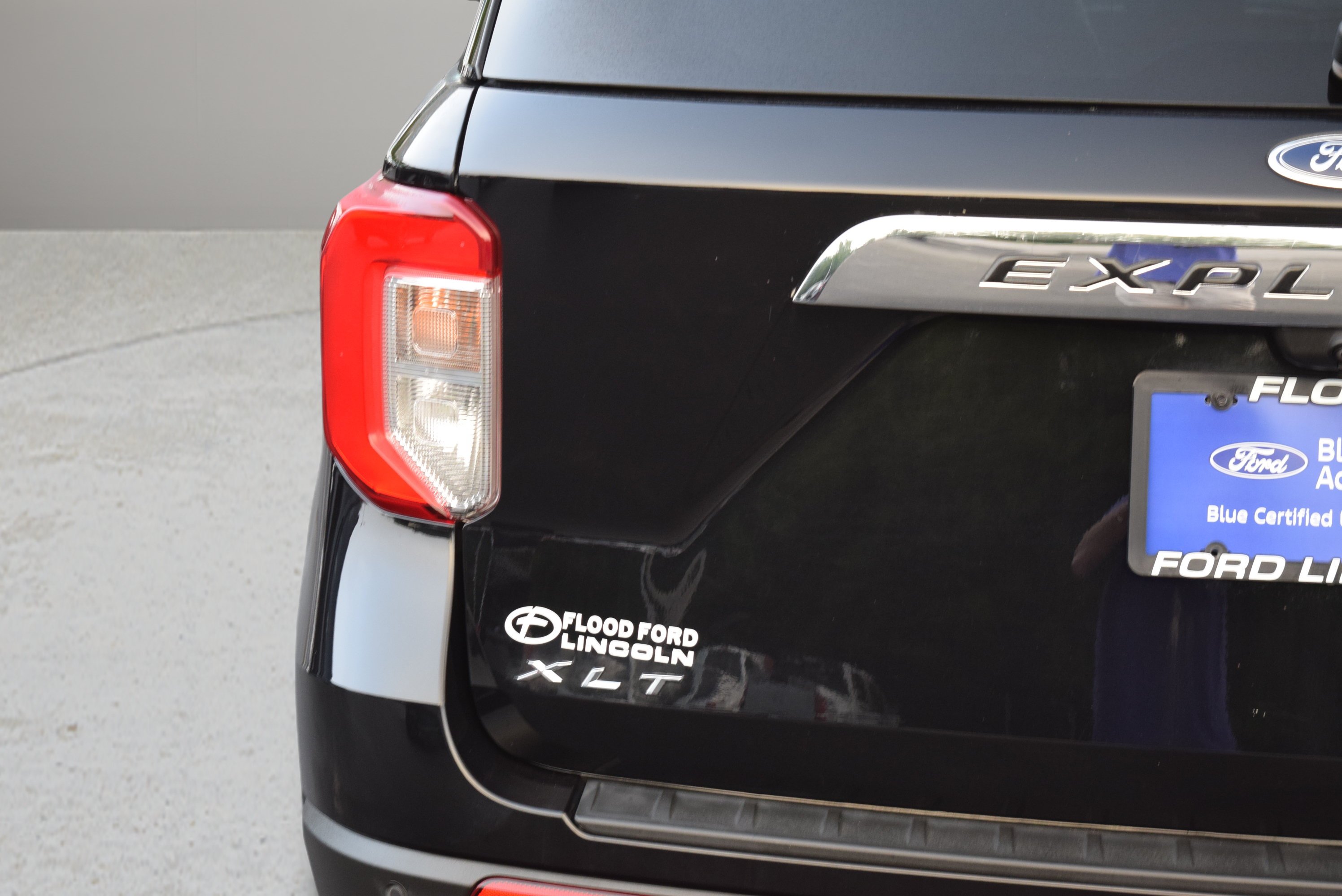 Certified 2021 Ford Explorer XLT w/ Equipment Group 202A AWD/4WD image 6