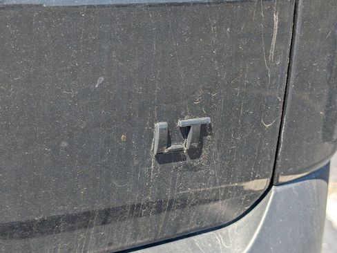 Used 2023 Chevrolet Traverse LT FWD image 14