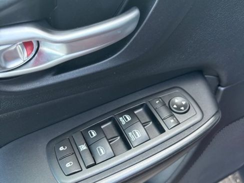 Used 2016 Jeep Cherokee Trailhawk image 24