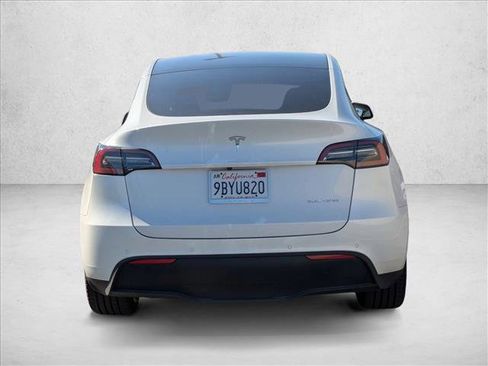 Used 2022 Tesla Model Y Long Range image 6