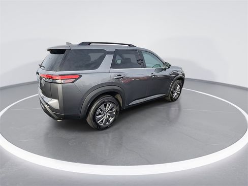 Used 2025 Nissan Pathfinder SV image 8