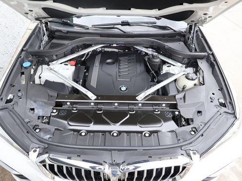 Used 2021 BMW X5 sDrive40i w/ Premium Package image 12