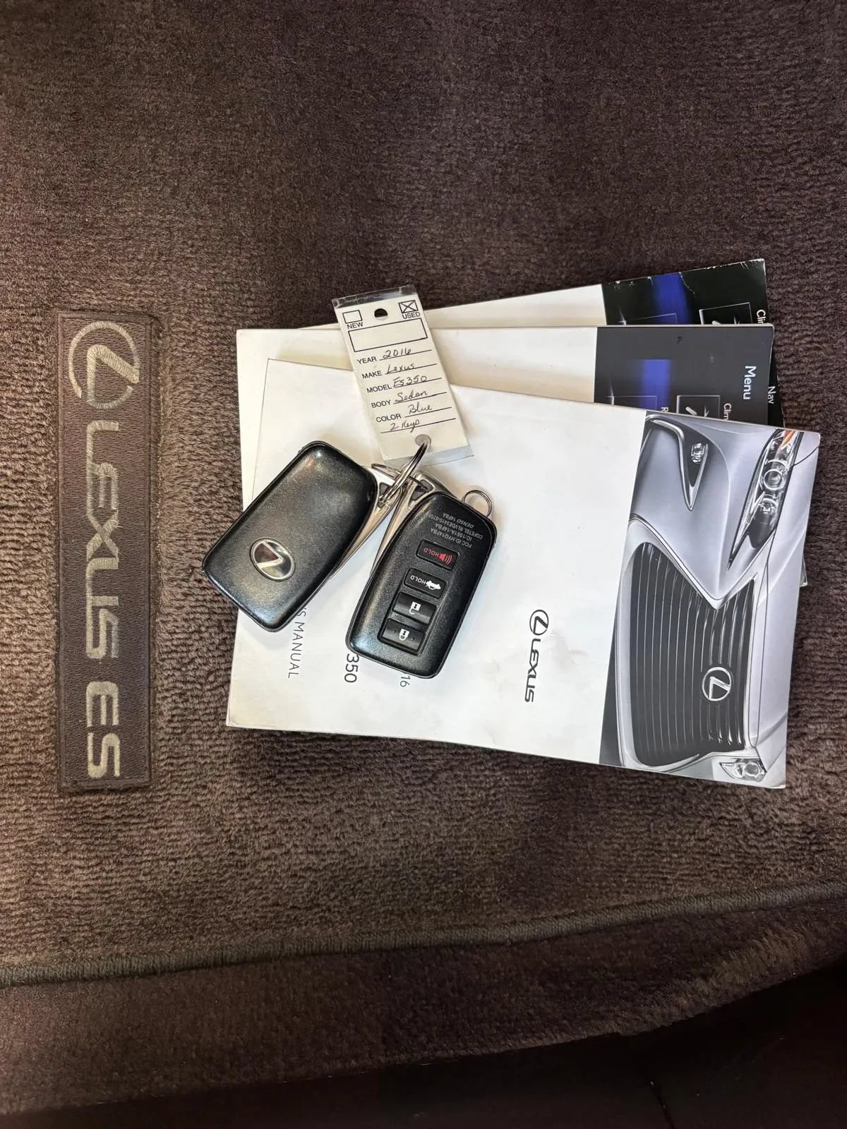 Used 2016 Lexus ES 350 w/ Luxury Package w/Wood Trim FWD image 31