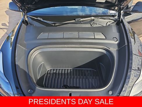 Used 2023 Tesla Model Y Long Range image 32