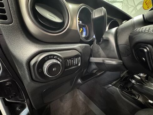 Used 2021 Jeep Wrangler Unlimited Sport AWD/4WD image 25