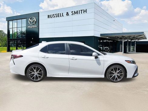 Used 2023 Toyota Camry SE w/ Convenience Package FWD image 3