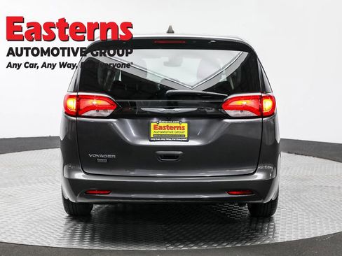 Used 2023 Chrysler Voyager LX image 6