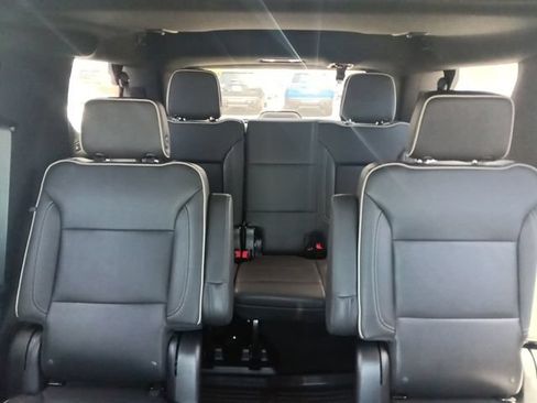 Used 2023 GMC Yukon SLT AWD/4WD image 9