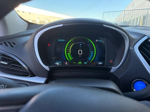 Used 2017 Chevrolet Volt LT FWD image 8