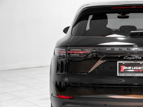 Used 2022 Porsche Cayenne image 43