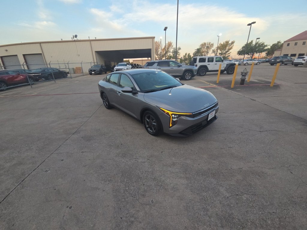 Used 2025 Kia K4 FWD image 6