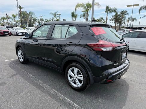 Certified 2025 Nissan Kicks Play S image 4