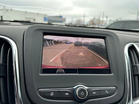 Used 2024 Chevrolet Equinox LT FWD image 23