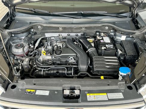 Used 2022 Volkswagen Taos SEL image 48
