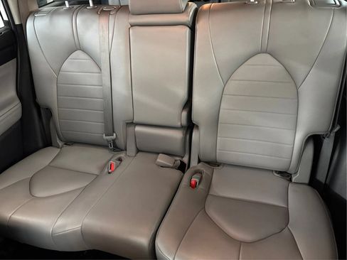 Used 2022 Toyota Highlander XLE AWD/4WD image 20