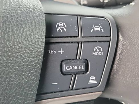 Used 2025 Toyota Camry SE FWD image 9