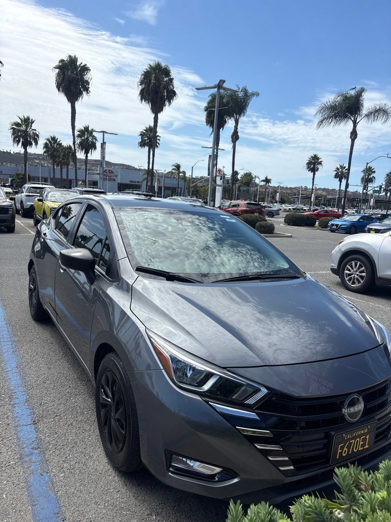 Used 2023 Nissan Versa S FWD image 4