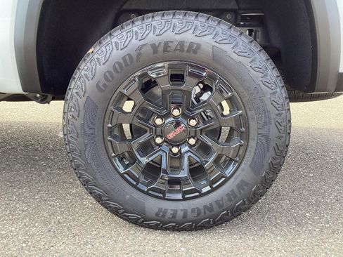 New 2026 GMC Canyon Elevation w/ Convenience Package image 6