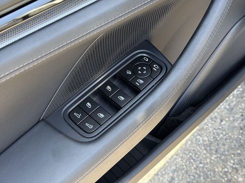 Used 2024 Porsche Panamera image 23