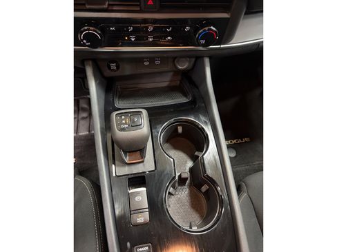 Used 2024 Nissan Rogue SV image 18