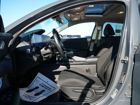 Used 2024 Hyundai Elantra SEL w/ Convenience Package image 18