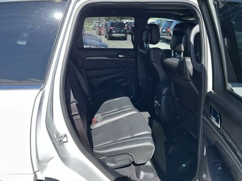 Used 2019 Jeep Grand Cherokee Overland image 11