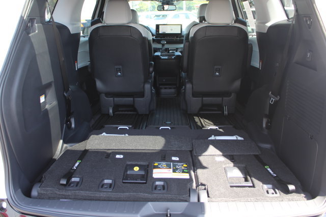 Certified 2026 Toyota Sienna XSE FWD image 21