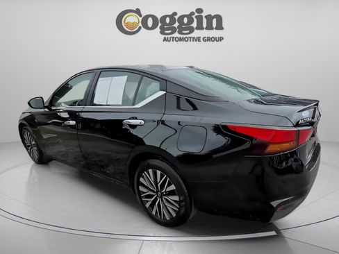 Used 2024 Nissan Altima 2.5 SV image 10