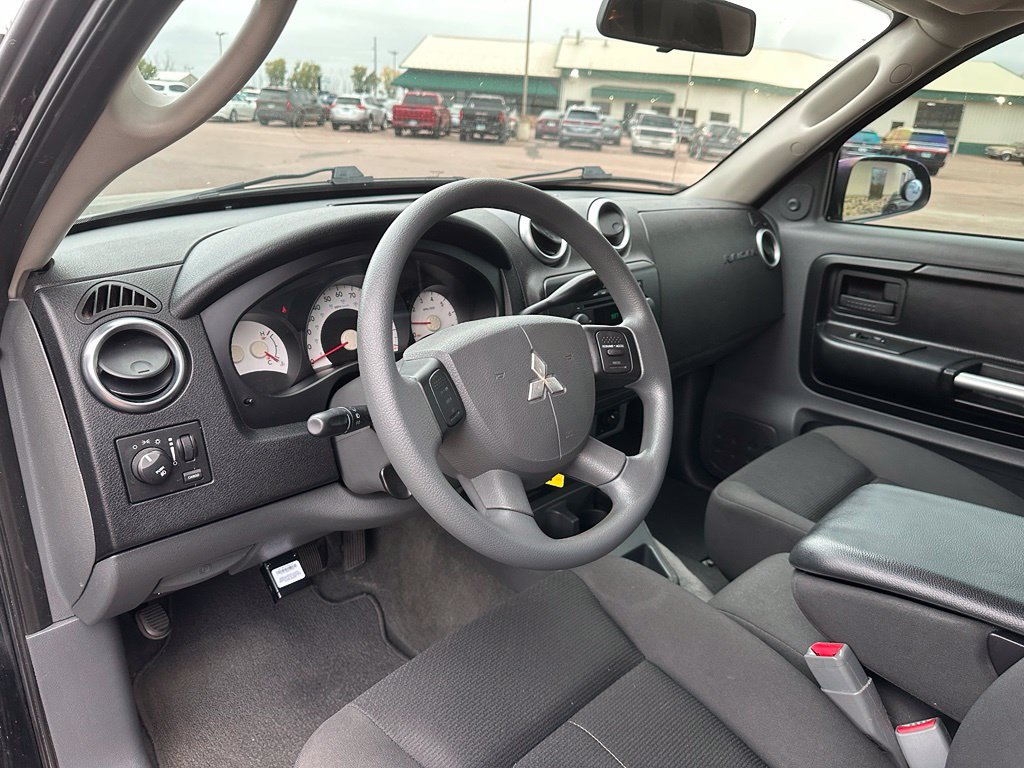 Used 2006 Mitsubishi Raider LS AWD/4WD image 13