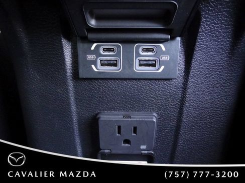 Used 2025 Jeep Wrangler Unlimited Sahara AWD/4WD image 13