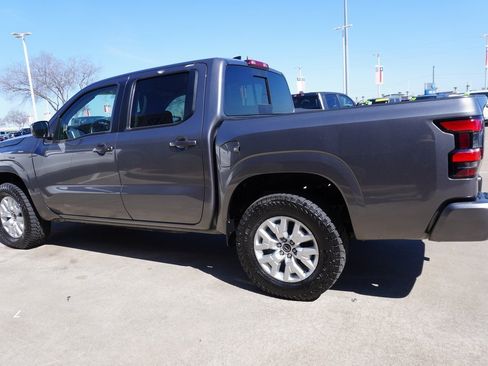 Used 2024 Nissan Frontier SV w/ SV Convenience Package image 4