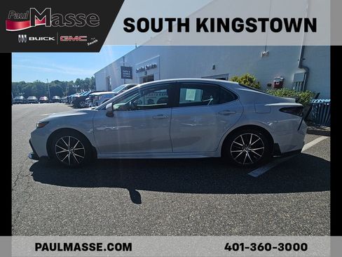 Used 2023 Toyota Camry SE AWD/4WD image 4