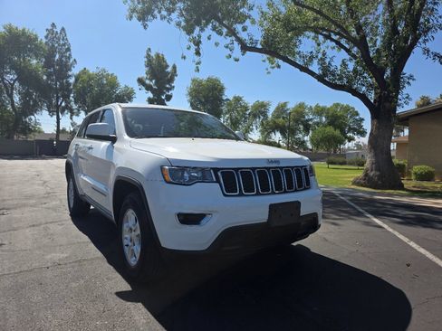 Used 2017 Jeep Grand Cherokee Laredo RWD image 1