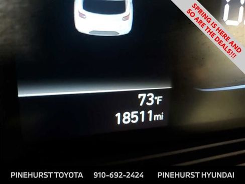 Used 2025 Hyundai Venue SEL image 8