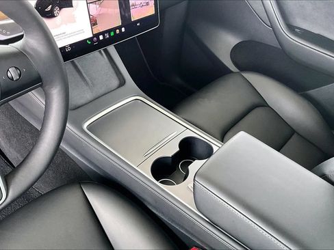 Used 2023 Tesla Model Y AWD image 15