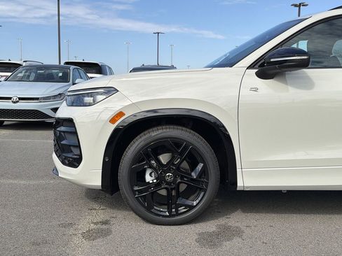 New 2026 Volkswagen Tiguan SE R-Line FWD image 9