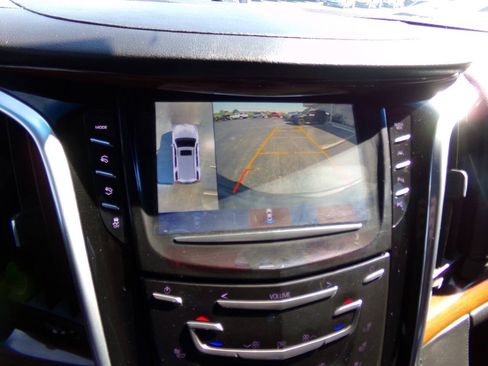 Used 2019 Cadillac Escalade Luxury AWD/4WD image 73