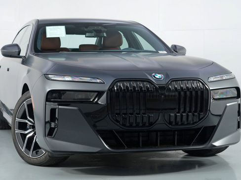 Used 2023 BMW i7 xDrive60 image 4