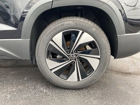New 2025 Volkswagen Taos SE image 20