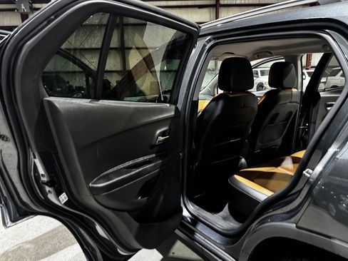 Used 2018 Chevrolet Trax LT w/ LT Convenience Package image 16