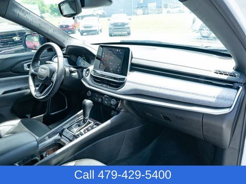 Used 2025 Jeep Compass Latitude AWD/4WD image 40