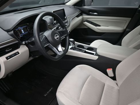 Used 2025 Nissan Altima 2.5 SV image 18