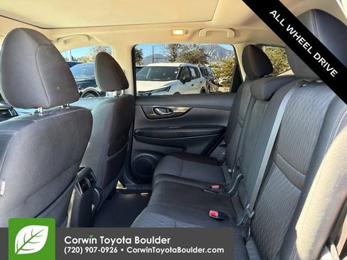 Used 2017 Nissan Rogue SV AWD/4WD image 20