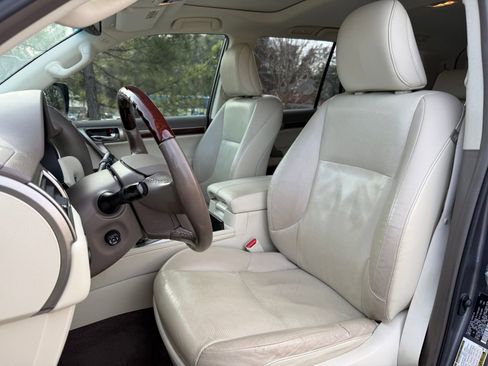 Used 2016 Lexus GX 460 w/ Premium Package image 36