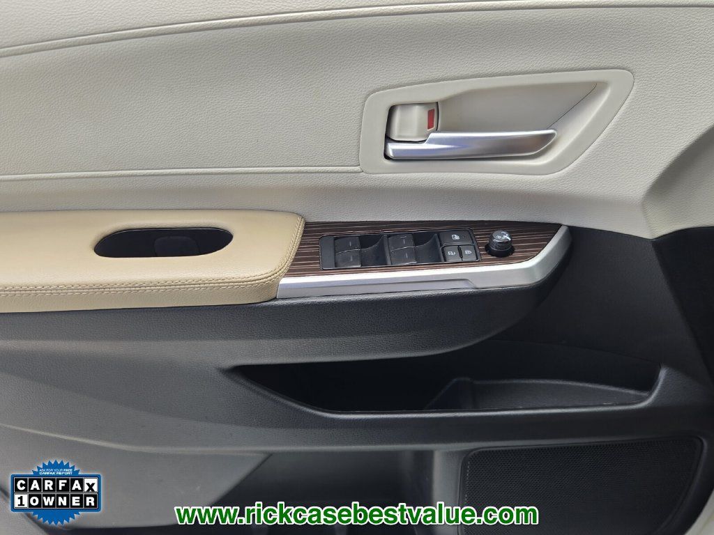 Used 2024 Toyota Sienna XLE FWD image 32
