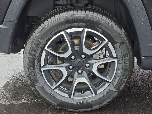 Used 2024 Jeep Compass Trailhawk AWD/4WD image 52